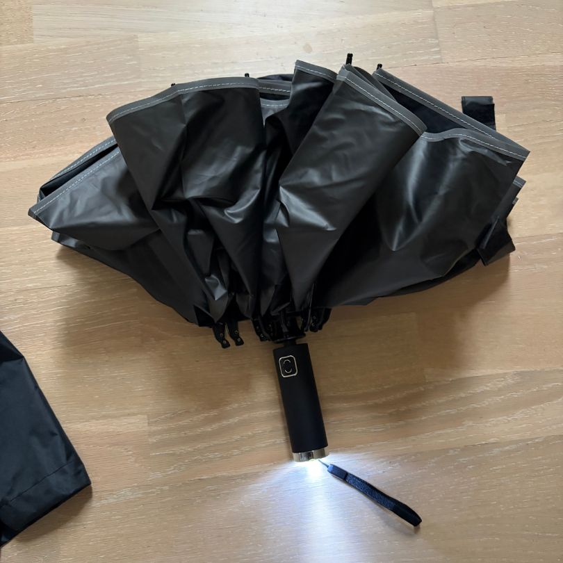 Outlet ubrukt - Paratekk™ paraply med lys og refleks - Makschill