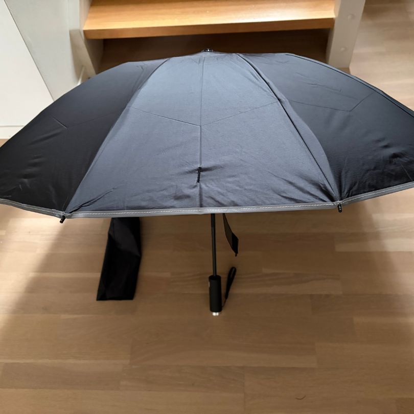Outlet ubrukt - Paratekk™ paraply med lys og refleks - Makschill