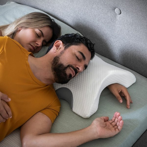 CuddlePillow™ - Pute med armhull - Makschill